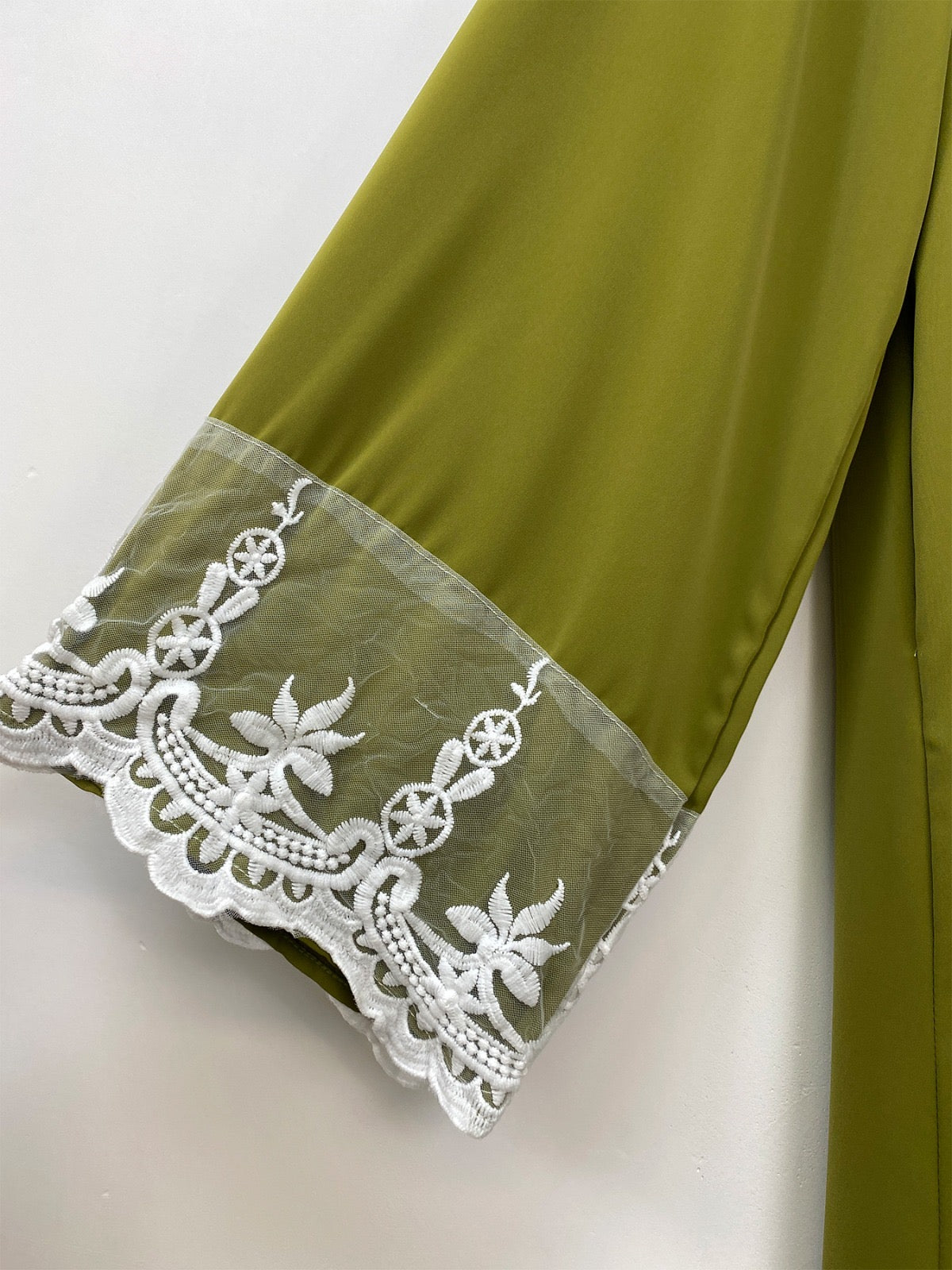 Ward & Zaytoon Abaya (ورد و زيتون)