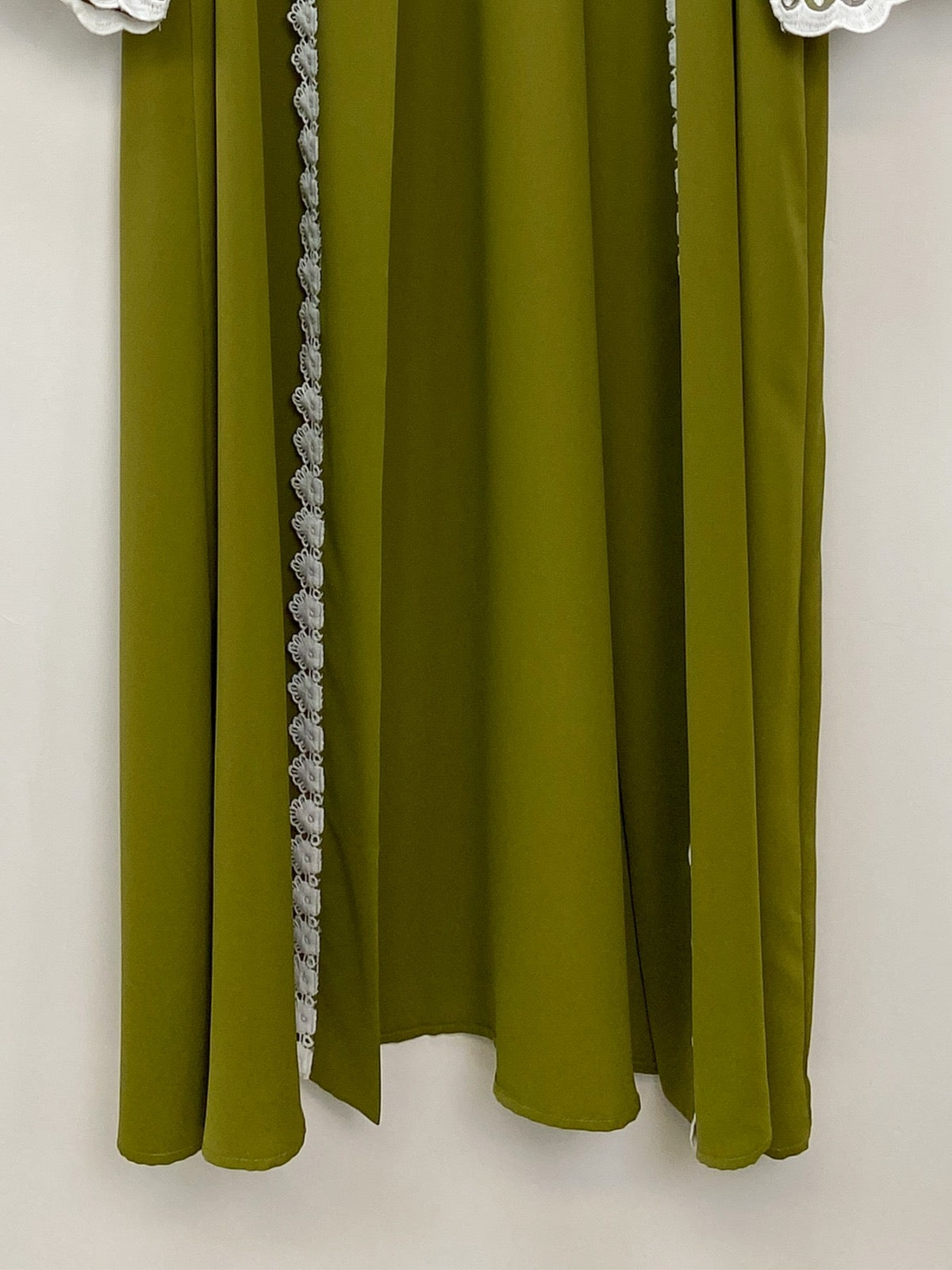 Ward & Zaytoon Abaya (ورد و زيتون)